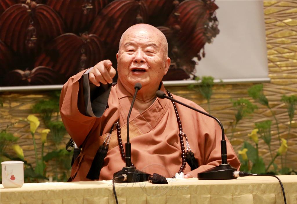 星云大师接受佛教在线专访谈佛教的弘扬与现代传承